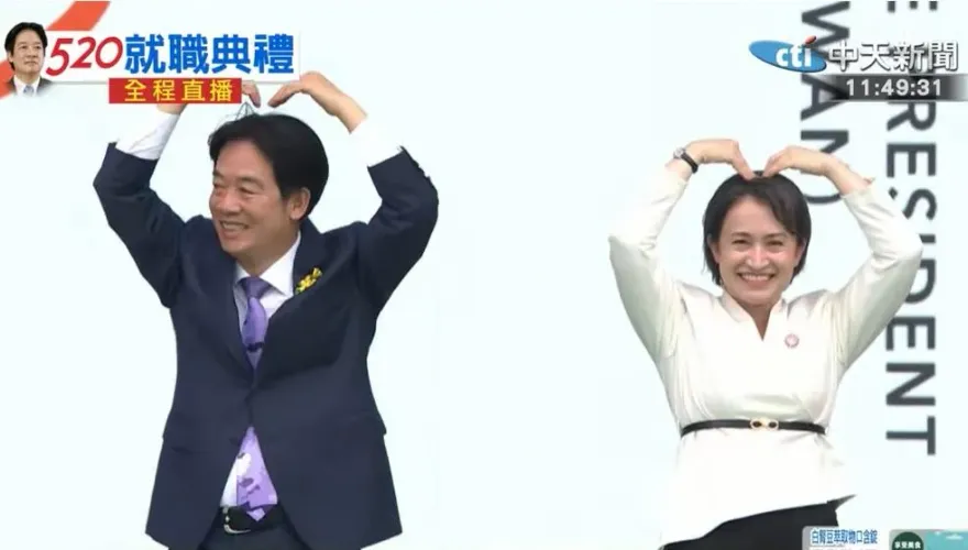 嗨唱〈彩虹〉和〈再出發〉　賴清德、蕭美琴台上尬舞「頭比愛心」賣萌