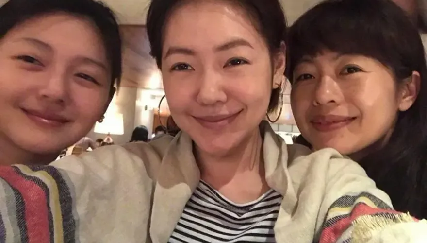 小S大姊50歲了！姊妹牽手畫面曝光　她憶1事告白：好多小事浮上心頭