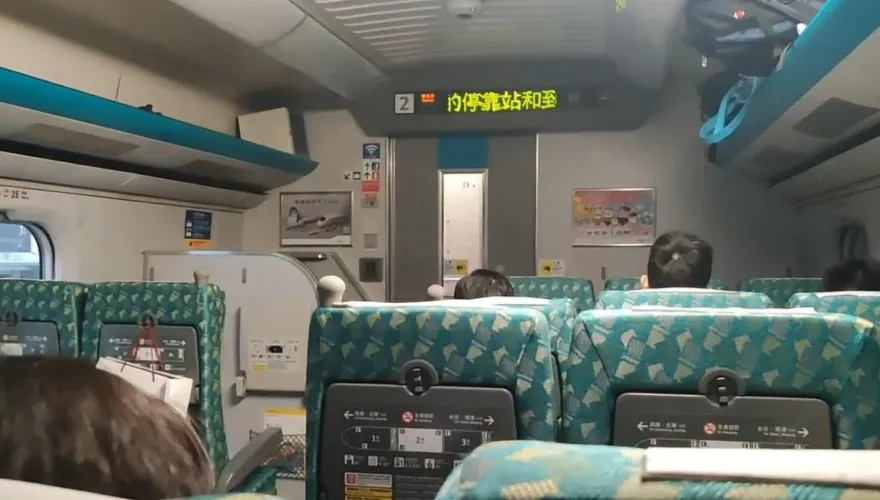 快訊/高鐵車廂一片漆黑　廣播：因「跳電」而臨時停車