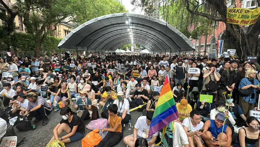 綠營動員群眾抗議？網友酸「民主夜市」還幫黨拔擢人才