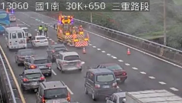 快訊/國1五楊高架南向30.7公里「2車追撞」！　持續紫爆中上班請注意