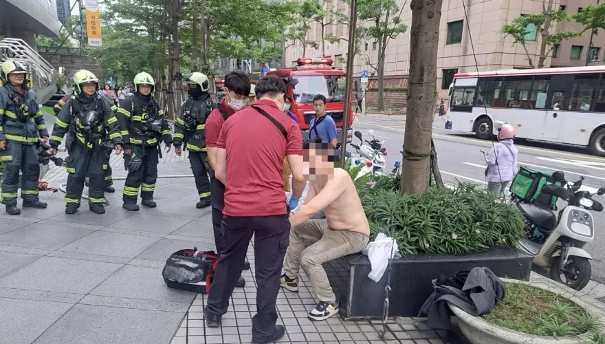快訊/繳不出野馬跑車車貸劫車遭逮　劫車男又衝車行點火自焚燒傷