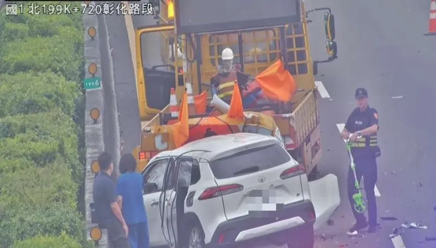 快訊/透早緩撞車又被撞了！國1北向199.6公里休旅車追撞事故 　上班請注意
