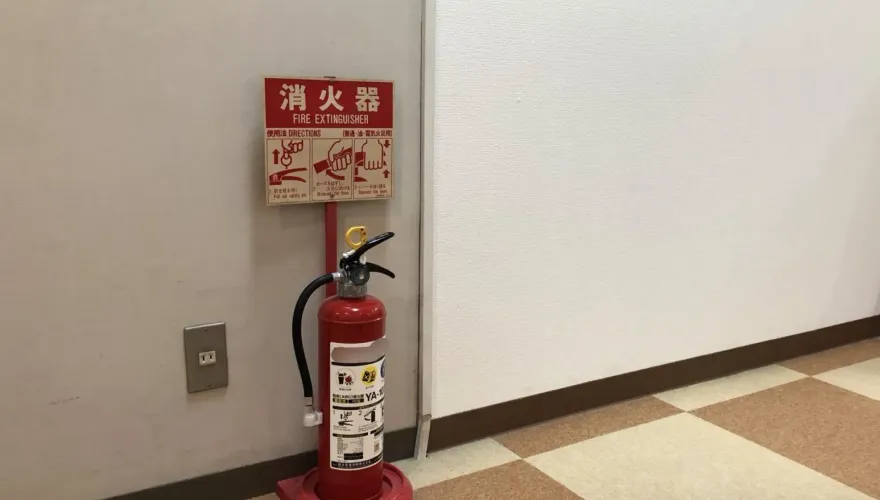 思覺失調豪宅保全「滅火器狂尻主管頭」！他怒「是西瓜早就破了」告到底