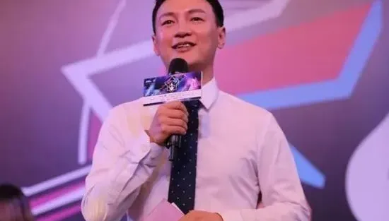 原因成謎！41歲前《央視》體育主播泰國墜樓亡　球員發文悼念網不捨