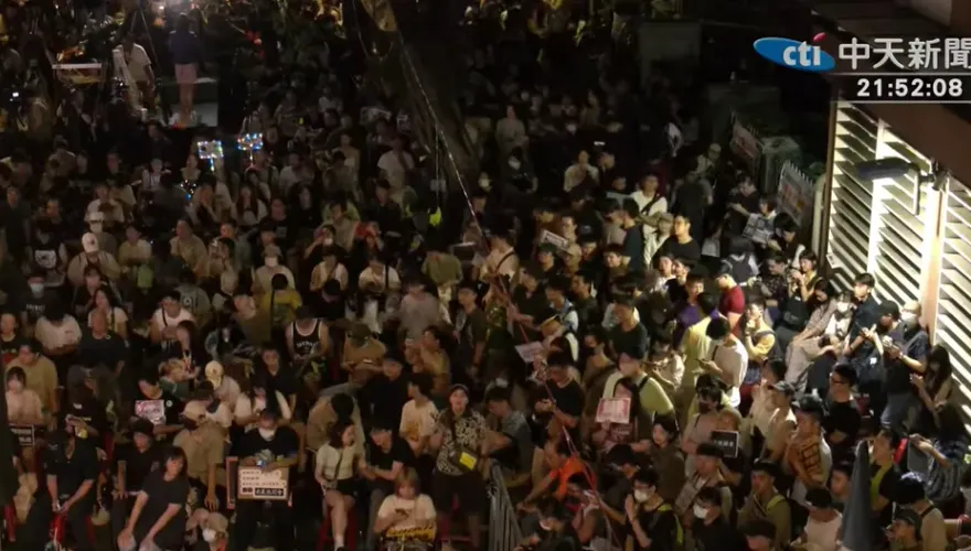 名醫不忍了！開轟民進黨嫌票太多：用激進人群綁架全體、用暴力對抗國會