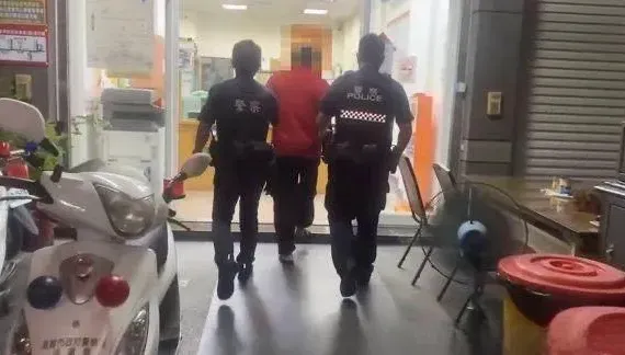 快訊/逮到了！高雄詭異「紅衣阿北」攔國小生扯包包　辯「教她減輕重量」