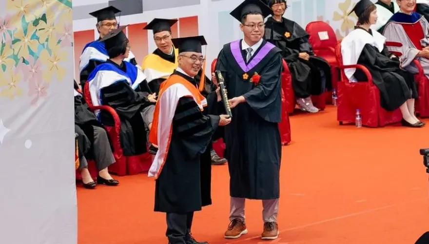 台大首位「校學士」！跨理工學院狂修「逾170學分」　畢業證書典藏校史館