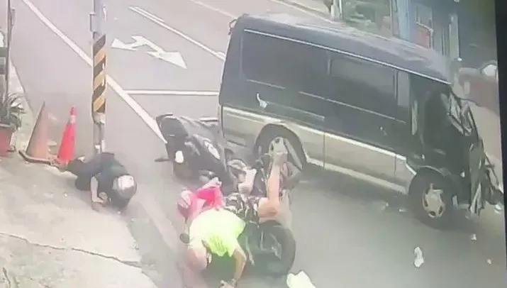 影/雲林嚴重車禍！廂型車變陸上飛彈　零煞車猛撞「3人遭掃飛」