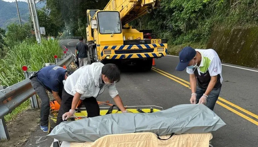 阿里山公路驚傳墜谷意外　警消「聞到屍臭」10天後尋獲遺體