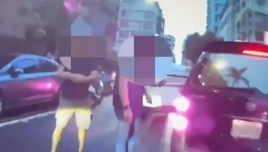 影/肉身佔位爆衝突！　眼鏡男「臀部頂車尾」還喊告