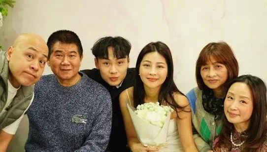 顏佑庭不藏了！密婚4個月「公布老婆長相」　大方認愛惹哭網