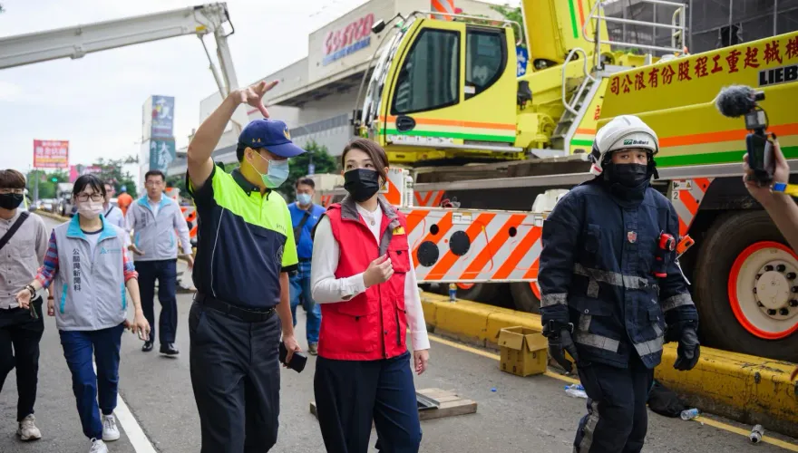 影/歷經15hrs！新竹「晴空匯」351人全數救出　完成2勇消遺願