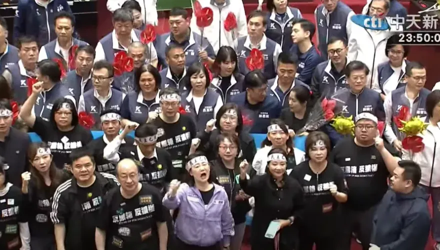 邱議瑩打巴掌黑歷史被挖出！「神力女超人」一戰成名　媒體人狠酸：果然有經驗