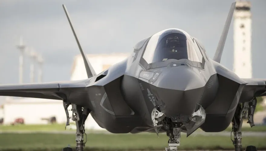 美軍F-35B戰機墜毁　飛行員彈射逃生重傷