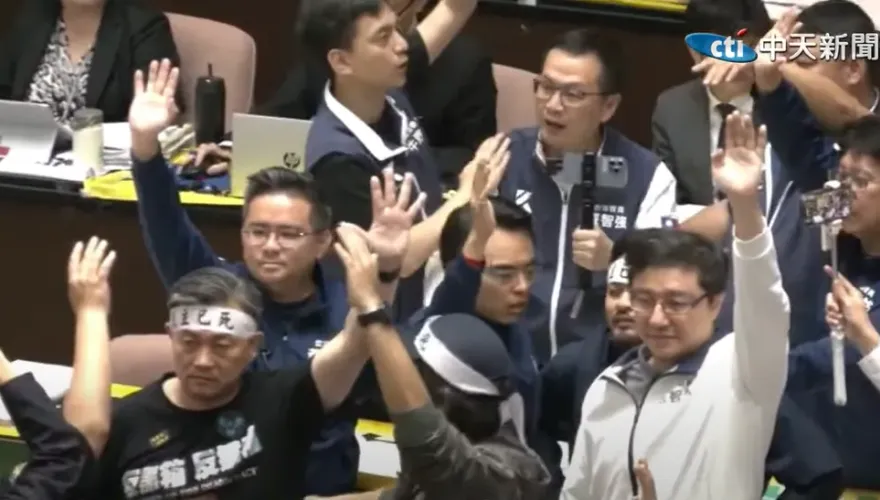 徐巧芯衝出來嚇壞邱議瑩！　張禹宣驚爆內幕：連王美惠都被打傷了