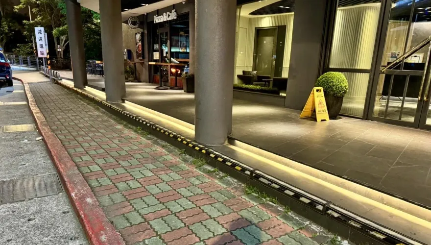 快訊/通緝男車禍肇逃躲旅館　警上門追查他墜樓命危