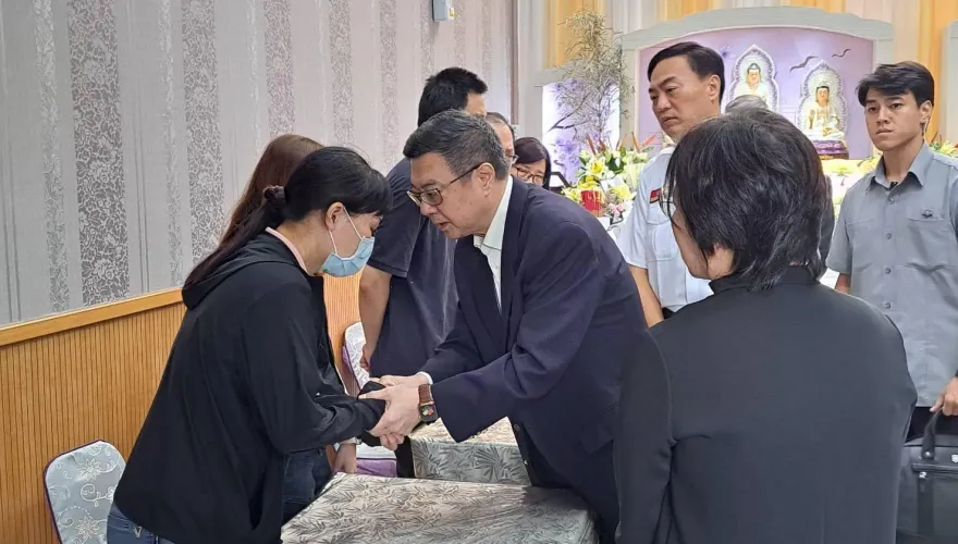 影／弔唁新竹晴空匯2勇消　卓榮泰允諾4面向提升防救災能量