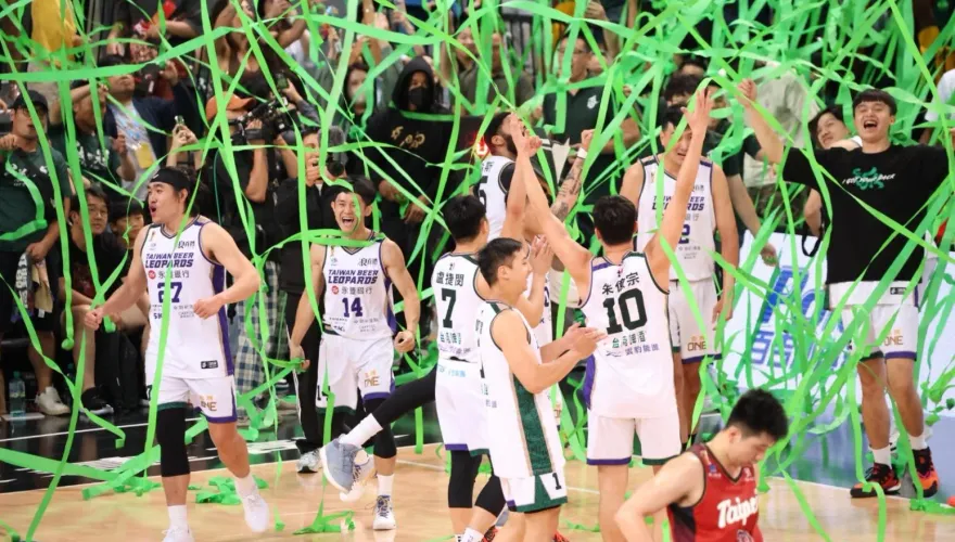 卡森斯24分+24籃板！雲豹4比0橫掃戰神　奪隊史首座T1總冠軍