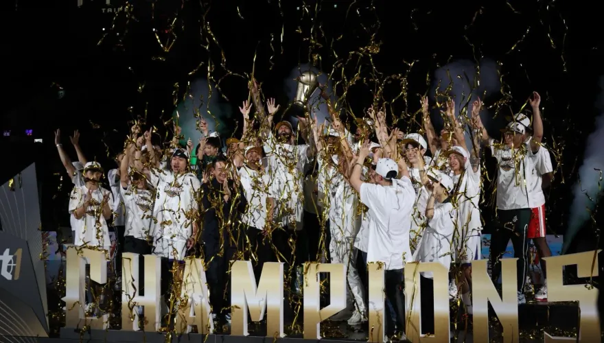 奪隊史首冠+卡森斯獲FMVP！雲豹發700萬元獎金慰勞球隊