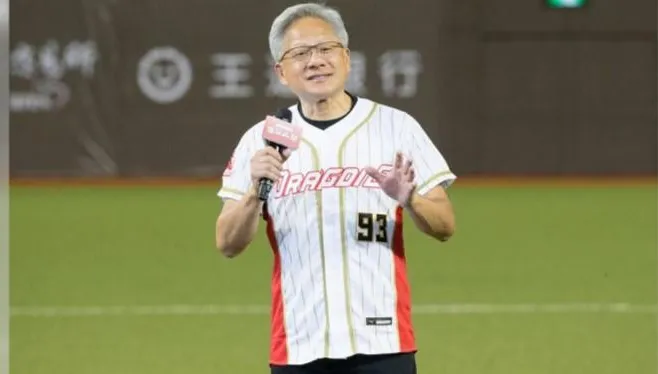 「龍象大戰」球迷搶看黃仁勳開球！知名歌手接力演唱　大巨蛋「7餐廳」送優惠