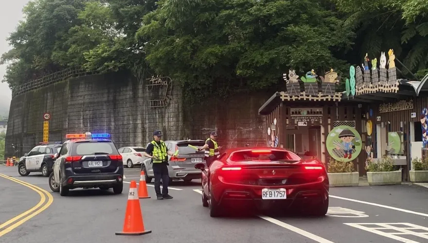 新北平溪106縣道車輛聚集競駛　警防飆勤務取締違規近百件