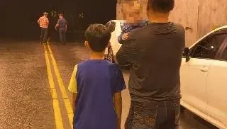 影/山區大雨！蘇花公路崇德段冒泥石流10多車受困隧道　駕駛驚呼：有嬰兒
