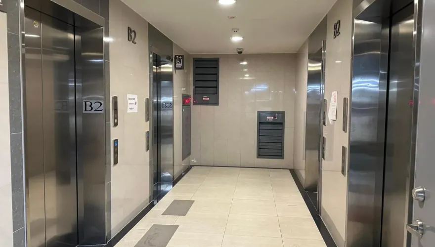 27層樓住戶受困！北市廣慈社宅電梯因大雨進水故障　議員：柯文哲引以為傲政績