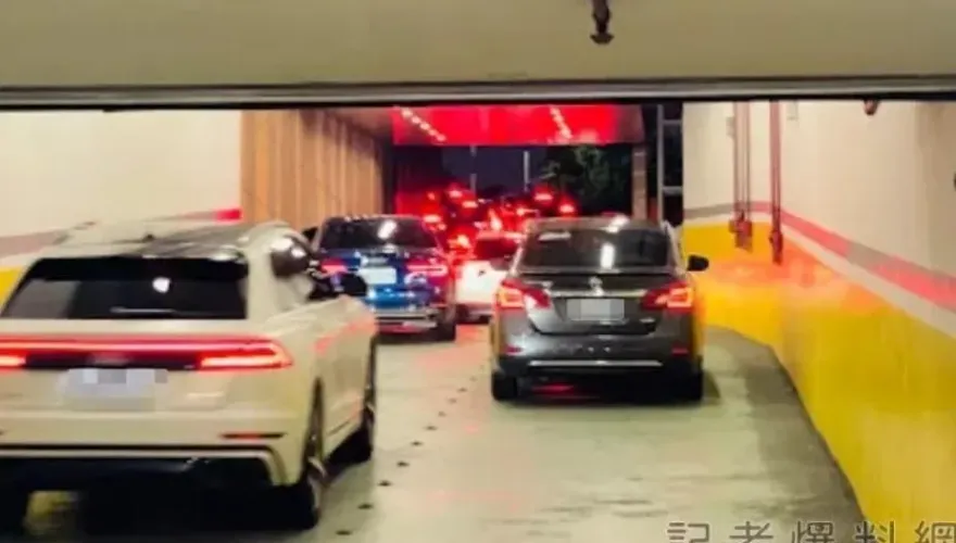 大雨塞爆！高雄義享天地停車場「回堵超過90分鐘」　民眾崩潰：高鐵都到台北了