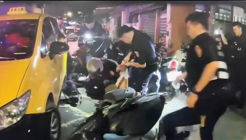 影/運將竟是毒品通緝犯　「拒檢逃逸」從板橋到樹林、連撞9機車落網