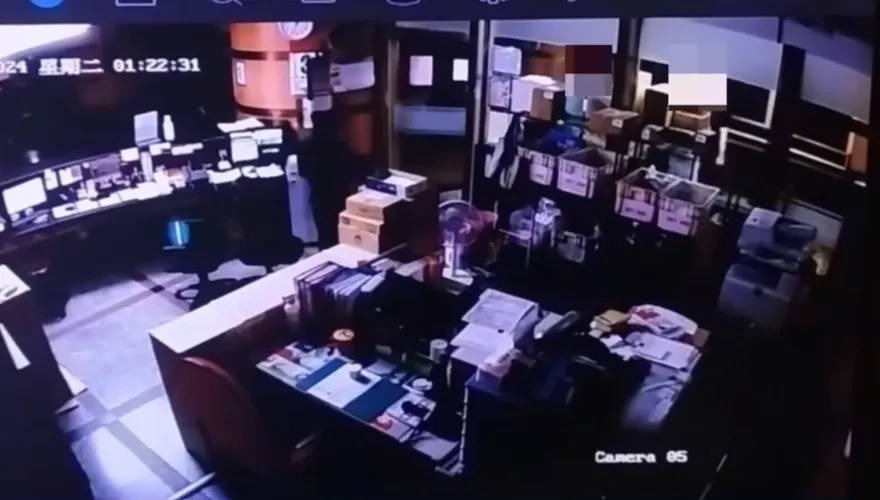 快訊/找不到鑰匙！永和醉住戶猛揍保全　他突倒下命危送醫