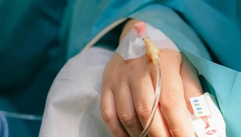 9旬翁中風進ICU…家屬冷淡不理醫護　醫師曝原委「原來有洋蔥」