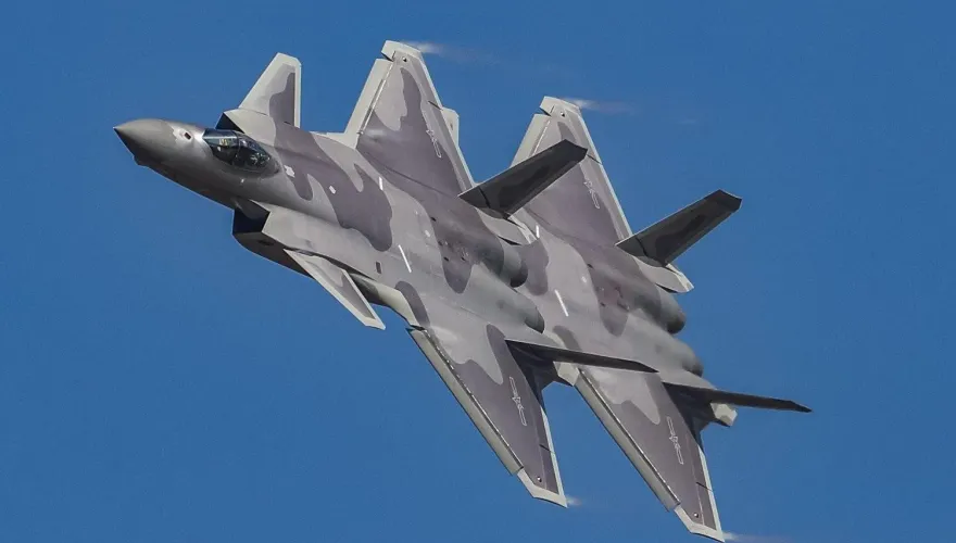 劍指印度？傳陸在西藏邊界祕密部署「6架殲20」　戰機列隊衛星照曝光