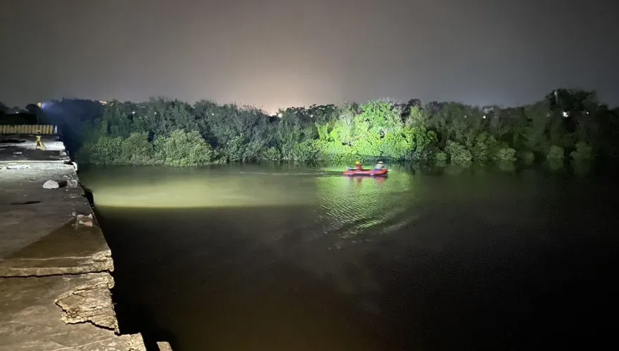 快訊/台南父子夜釣！爸爸突落水生死未卜　警消派救生艇搜救