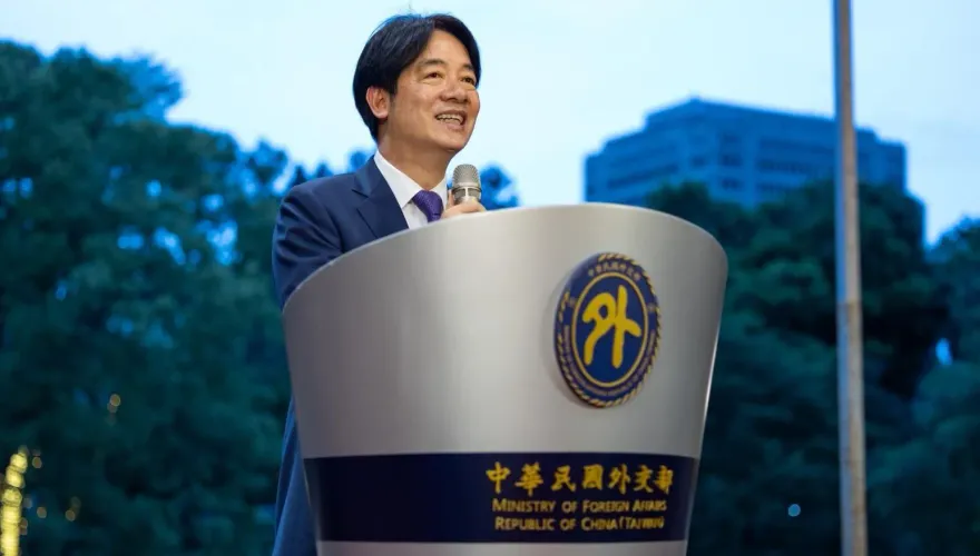 賴清德「夜觀天象」預言麟洋配拿金牌　網友諷：不問蒼生問鬼神