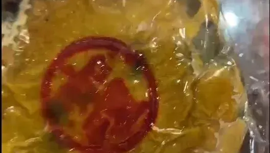 影/超噁！他買知名「雲林大餅」驚見綠色黴斑　下肚險吐：以為吃起司