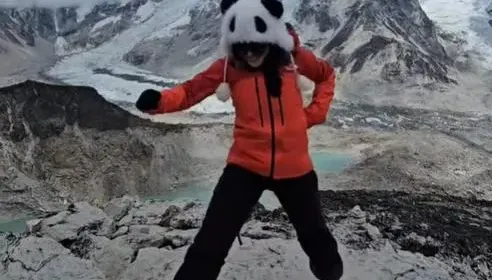 海拔5650公尺！　正妹登山家聖母峰前挑戰「16蹲」：會喘欸