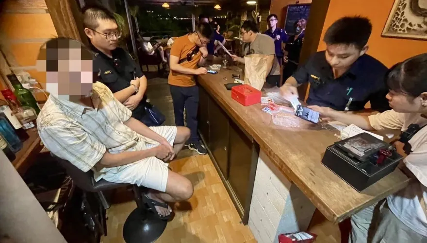 影/淡水酒吧染毒警突襲搜索　德籍酒保持大麻餅乾、搖頭丸遭逮
