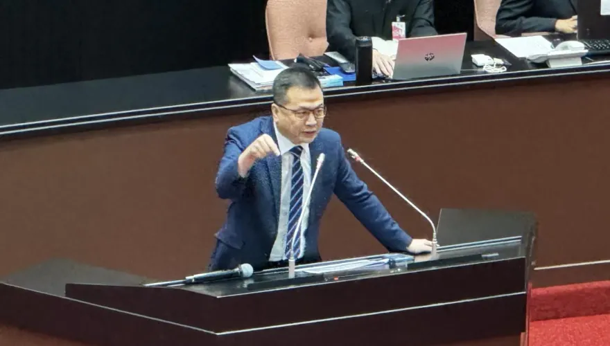 綠名嘴稱「羅智強要求殷瑋幫提公事包」挨告　法院1原因判賠10萬元
