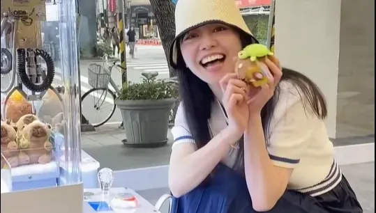 高嘉瑜近況曝光！只花10塊錢就夾到「水豚君」：太開心了
