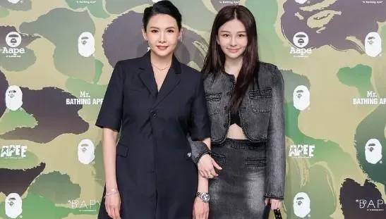 邱淑貞母女二代女神同框　網讚：基因完美複製