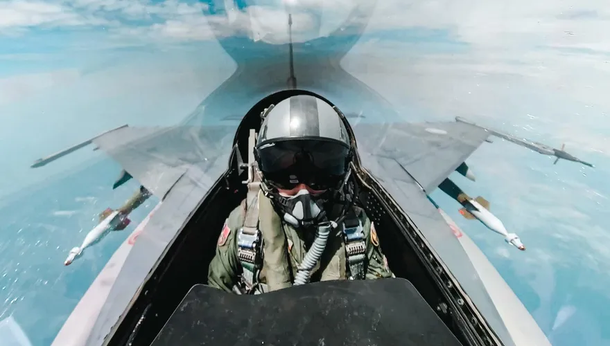 空中交會！解放軍逼近東沙領空　國軍廣播開嗆：立即脫離！