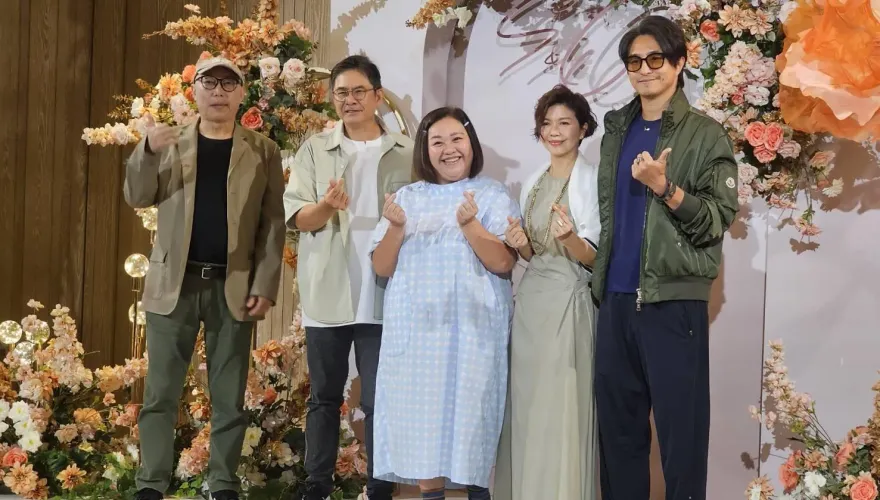 張書偉、謝京穎大婚！《婆婆》鍾欣凌到場：劇組紅包厚度可當枕頭