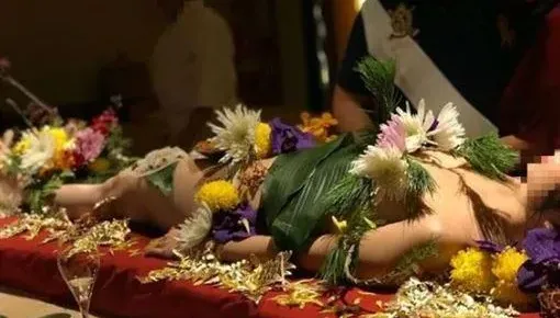 台中私人招待所出菜「女體盛」！有無妨害風化　警方說話了