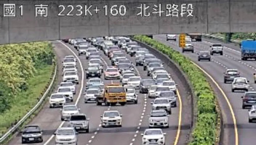 快訊/端午收假事故多！國1北斗段有追撞　國3霧峰段1車自撞護欄