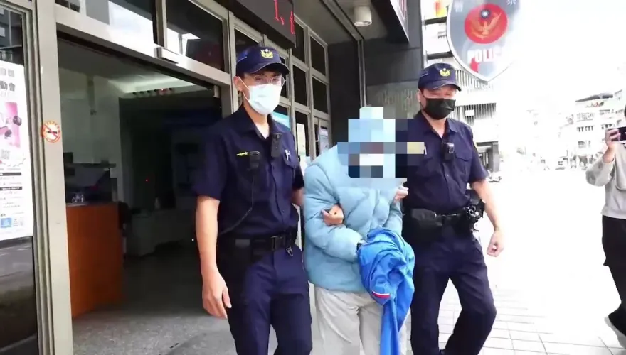 快訊/欠租被催繳！萬華翁殺二房東「菜刀剖腹」臟器外露　相驗後移送