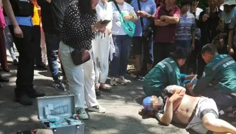 快訊/端午節驚悚命案！4外國人遭隨機砍殺生死未卜　市區公園遭鮮血佈滿
