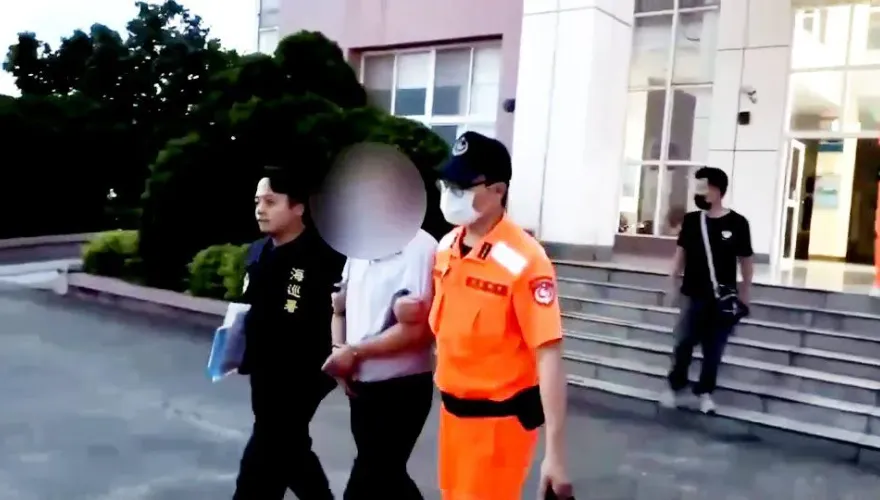 快訊/ 駕小艇「投奔自由」陸男疑有解放軍背景　士檢分「偵」字案調查