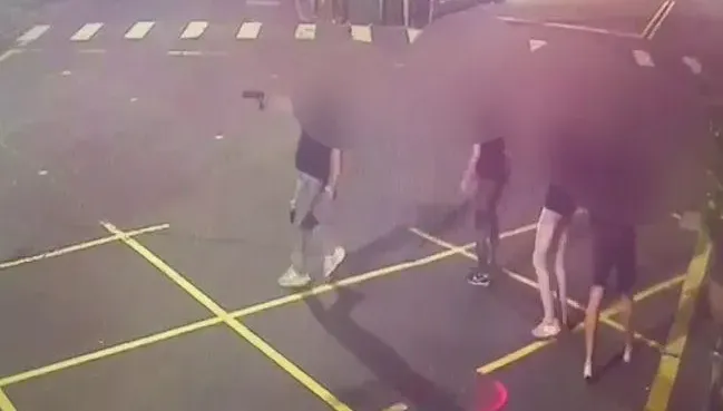 快訊/新莊驚悚槍擊案！疑交易糾紛竟撂屁孩群「3把槍掃射」警速逮5人