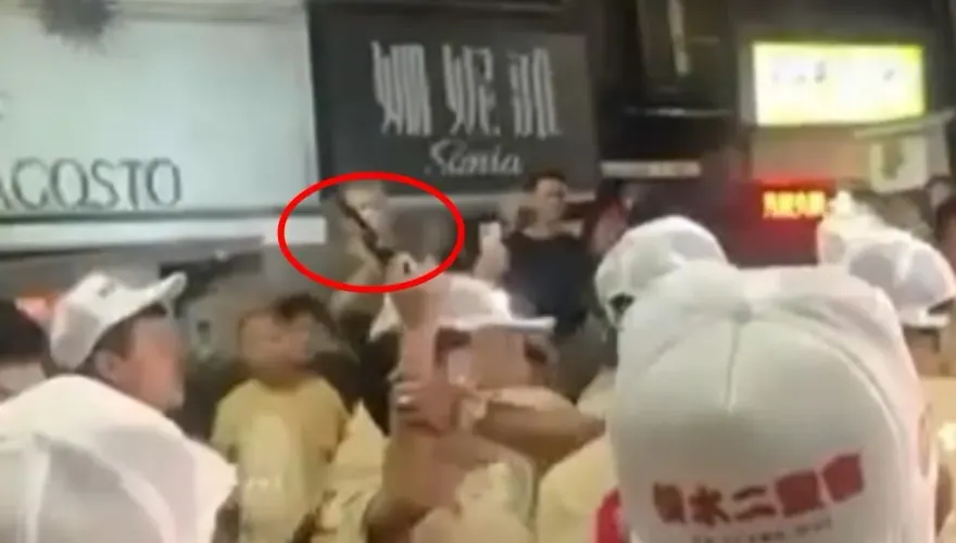 影/「安娜」來「安娜」去就亮刀了！清水祖師遶境推擠爆衝突　火爆少年遭逮
